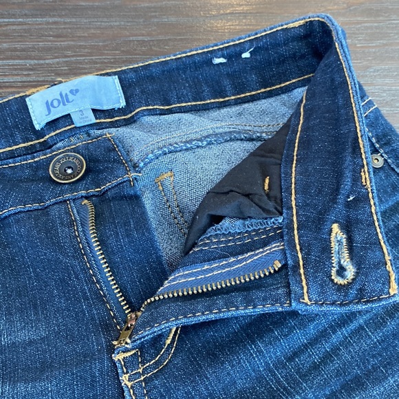 Jolt ladies denim in size 3. 31 inch inseam with slight distressing. - Picture 6 of 7